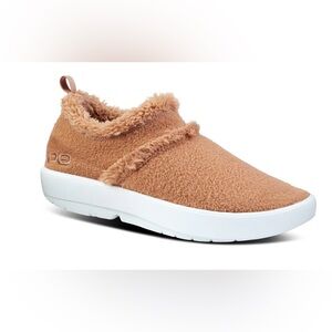 NWT OOFOS - Women’s OOcoozie Low Shoe - Chestnut